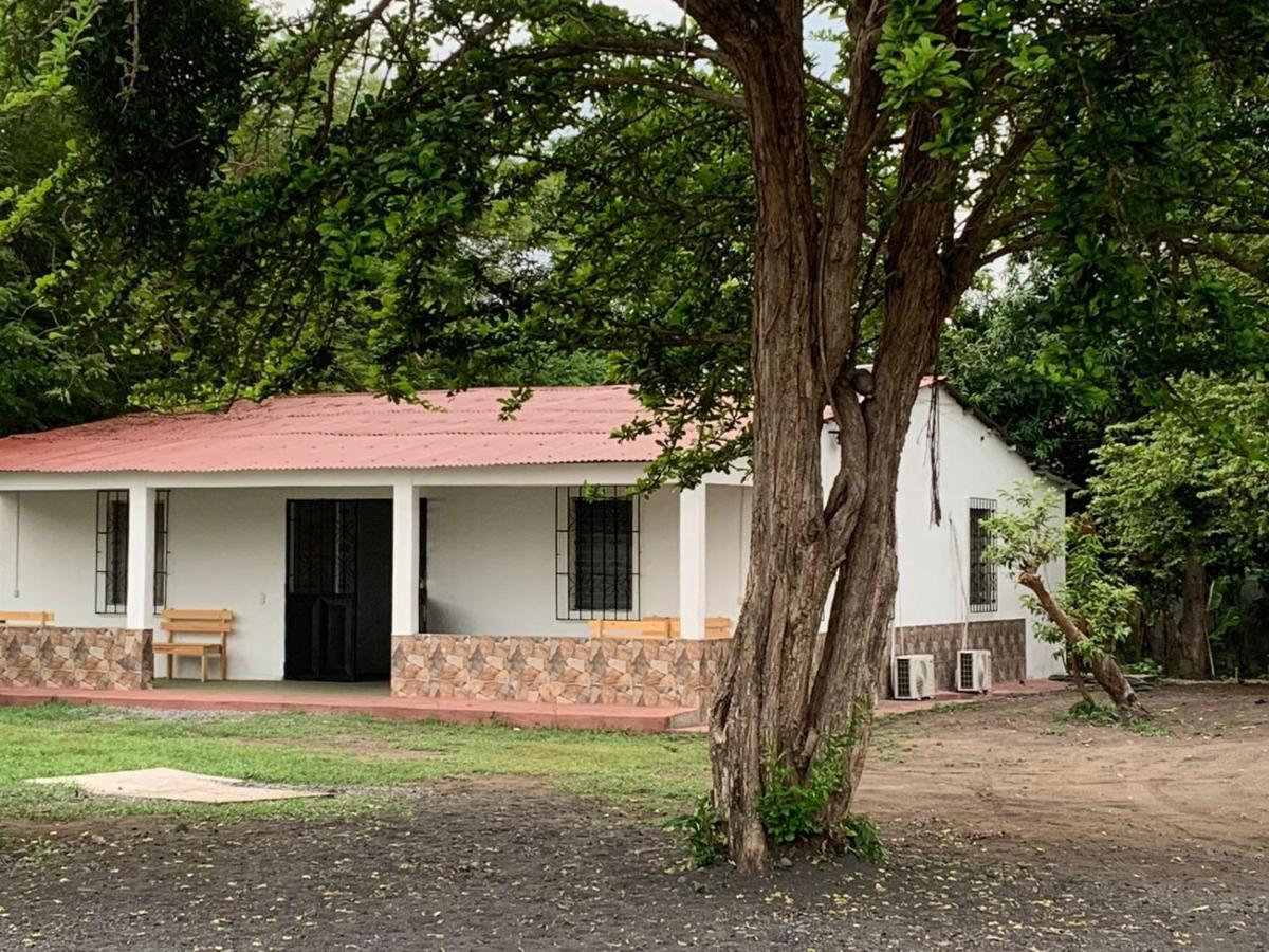 Hotel Chulamar, Piscina Y Restaurante エスクィントラ エクステリア 写真